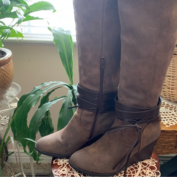 Women’s Brown Boots Sz 9 by “RAMPAGE” - Picture 3 of 10